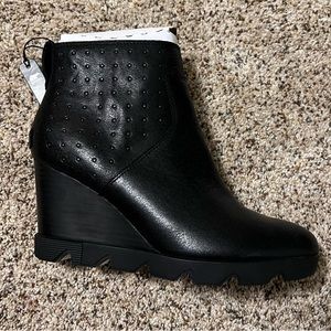 Size 10.5 Sorel Joan of Arctic boots